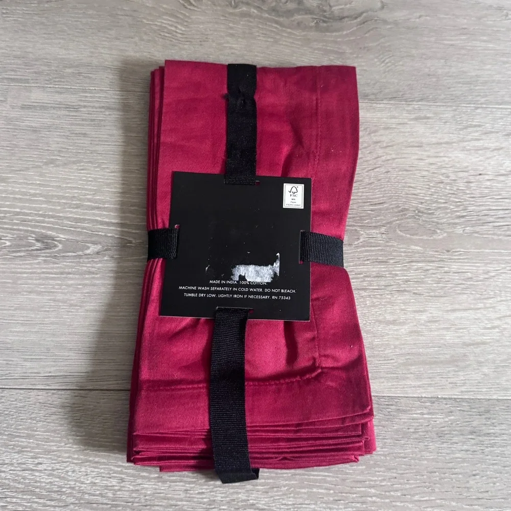 Tahari Home Red 100% Cotton Cloth Napkins Set of 4 Square 20x20 NWT